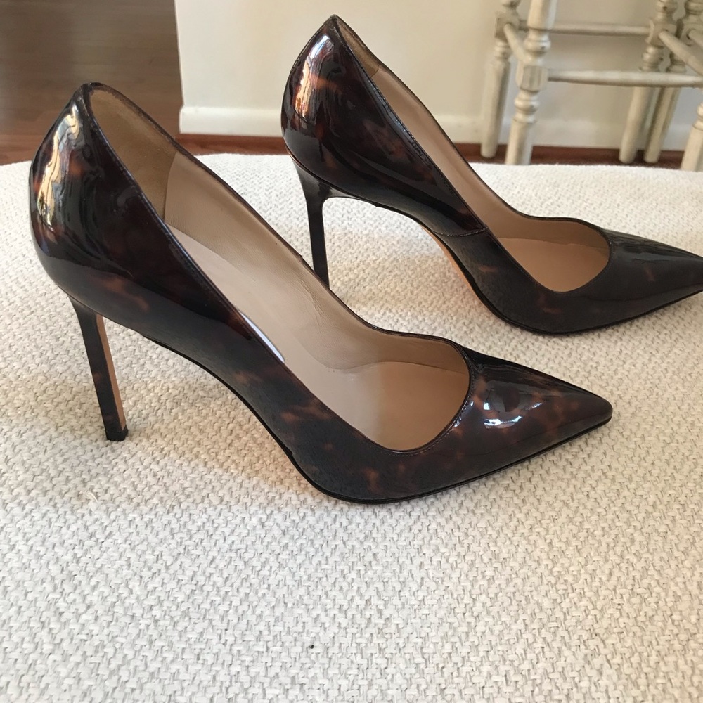 Manolo Blahnik. Size 37. Patent Leather Tortoise.